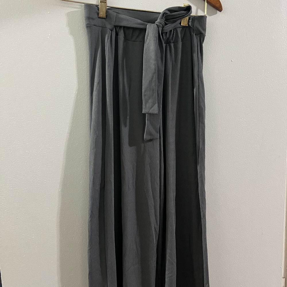 Missguided Charcoal Pleated Trousers with Bow Detail